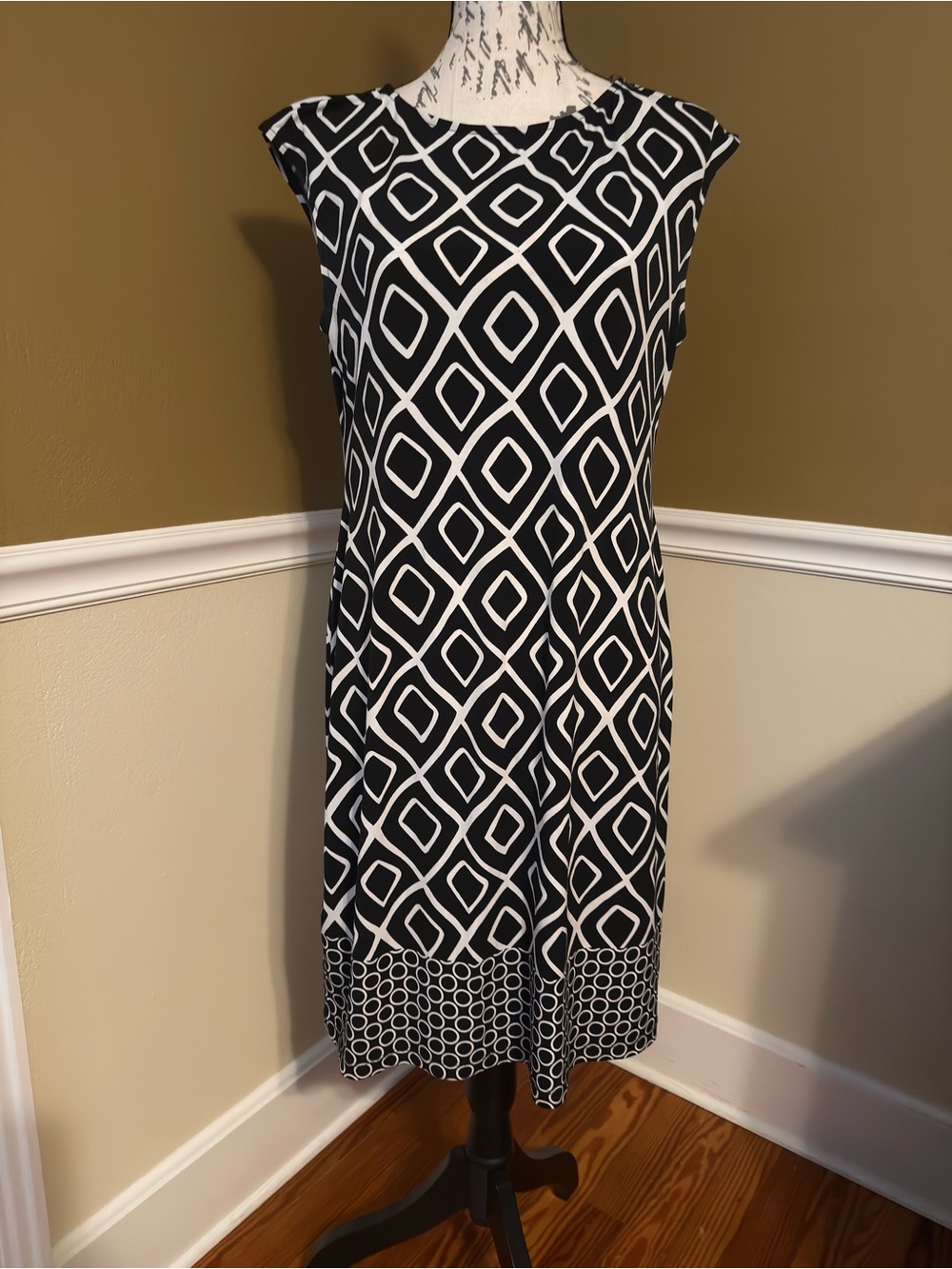 Chico's Black and White Geometric Midi Dress Size 1 (about an 8)